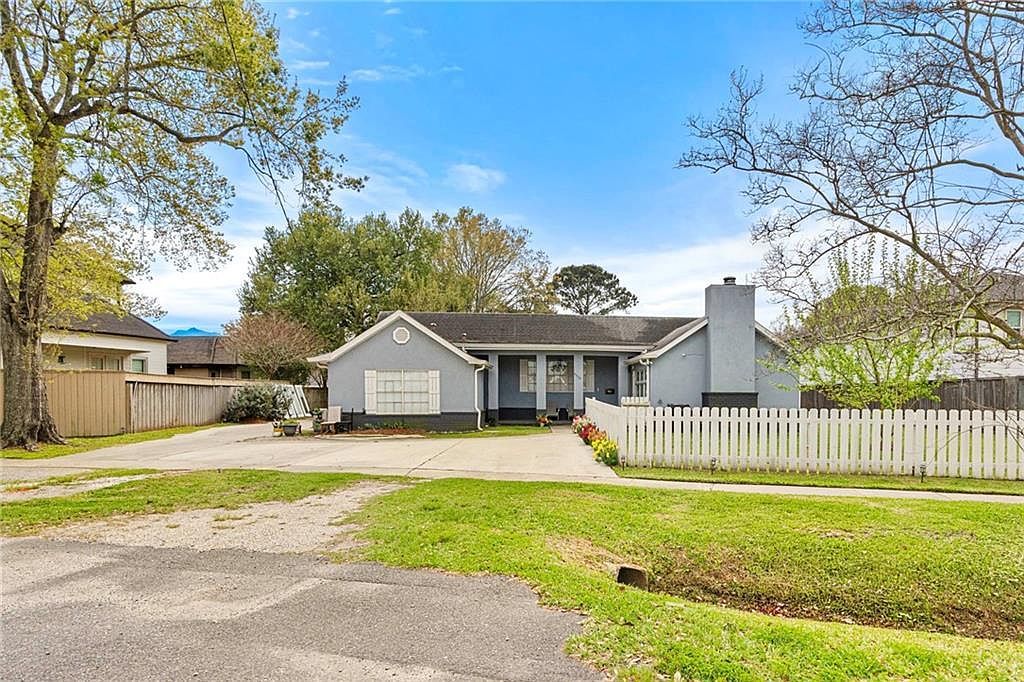 8250 Jefferson Hwy Harahan, LA 70123  | Single Family