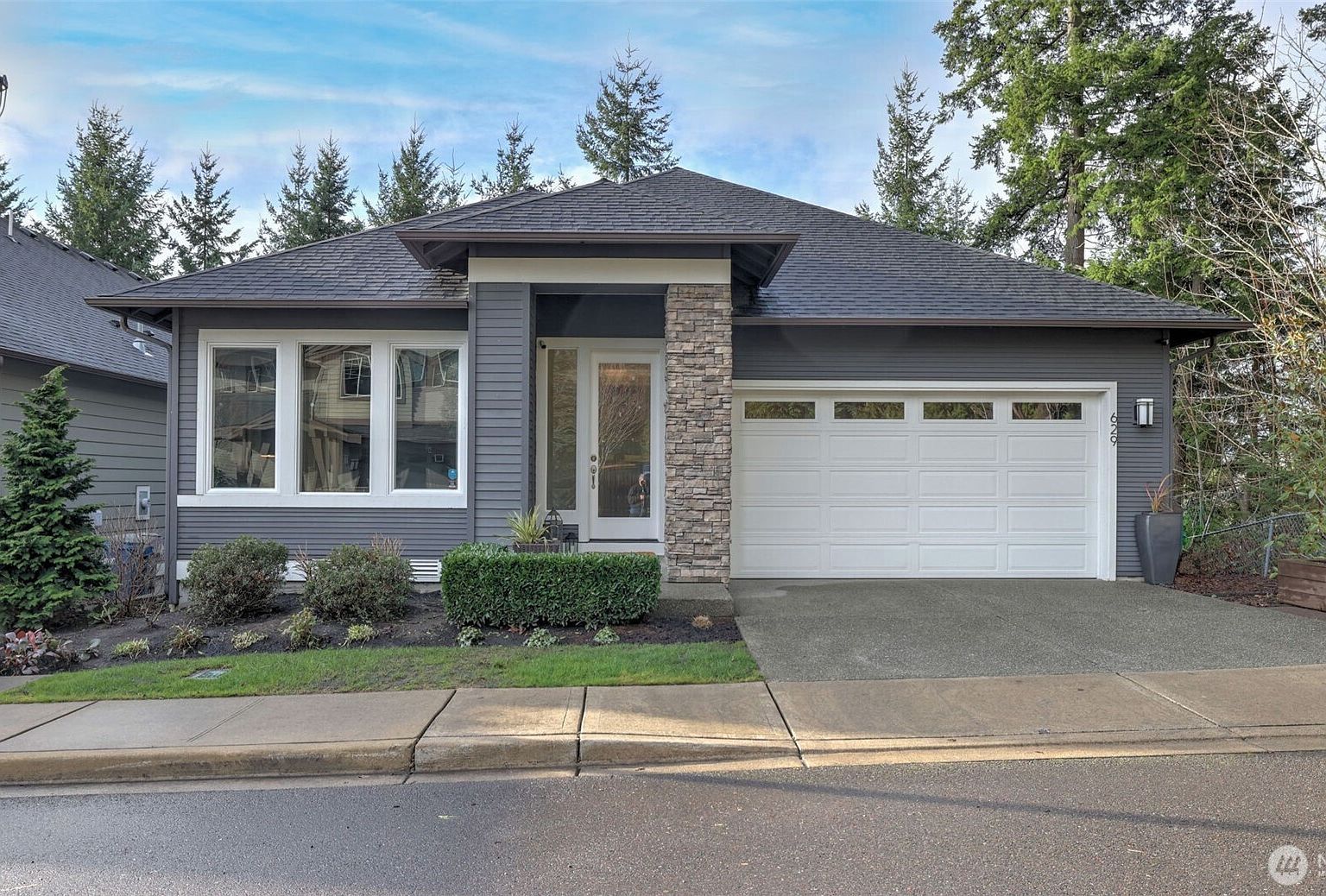 629 Field Pl NE Renton, WA 98059 - Thumbnail 2