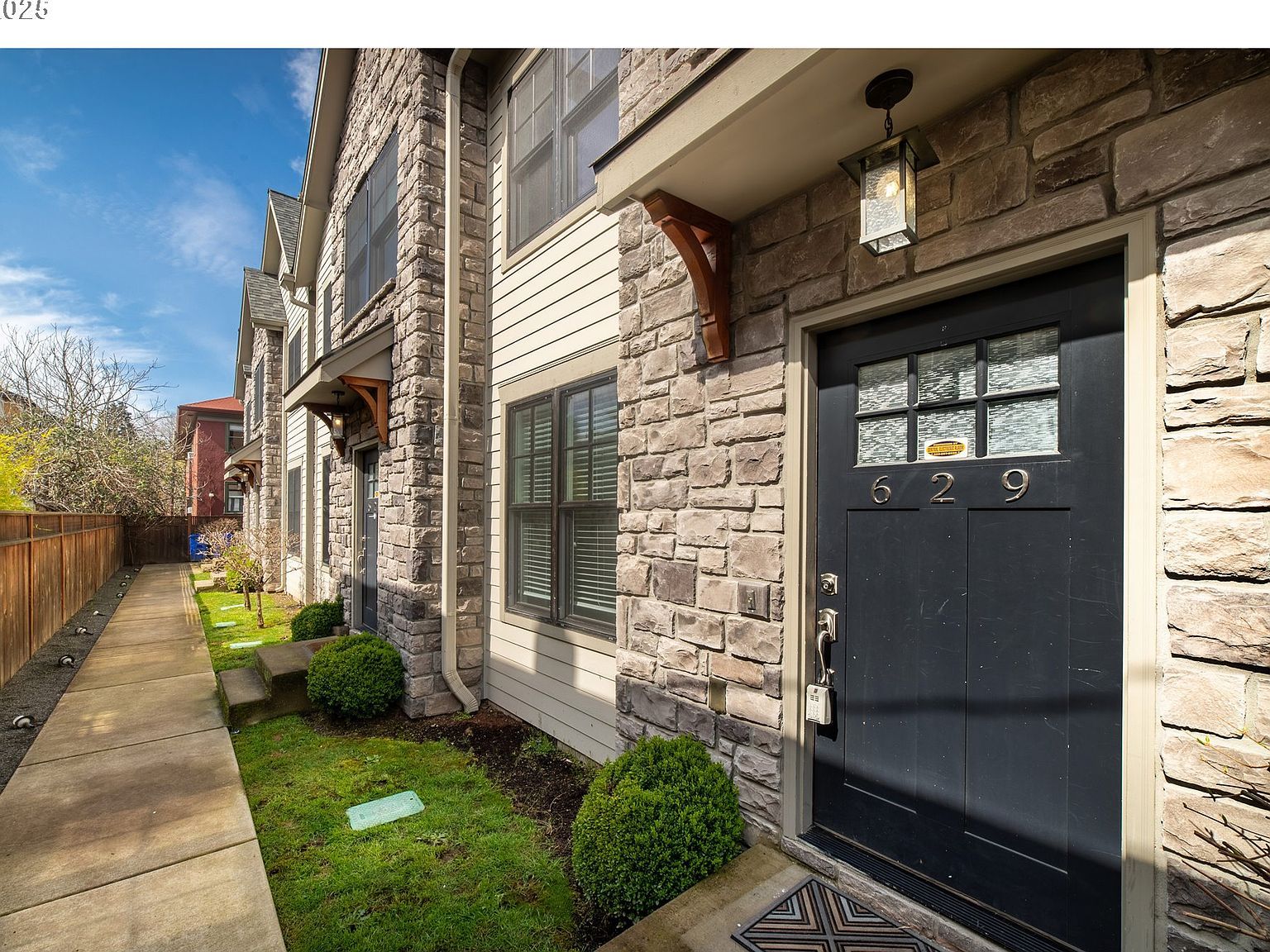 623 NE Randall Ave Portland, OR 97232 - Thumbnail 2