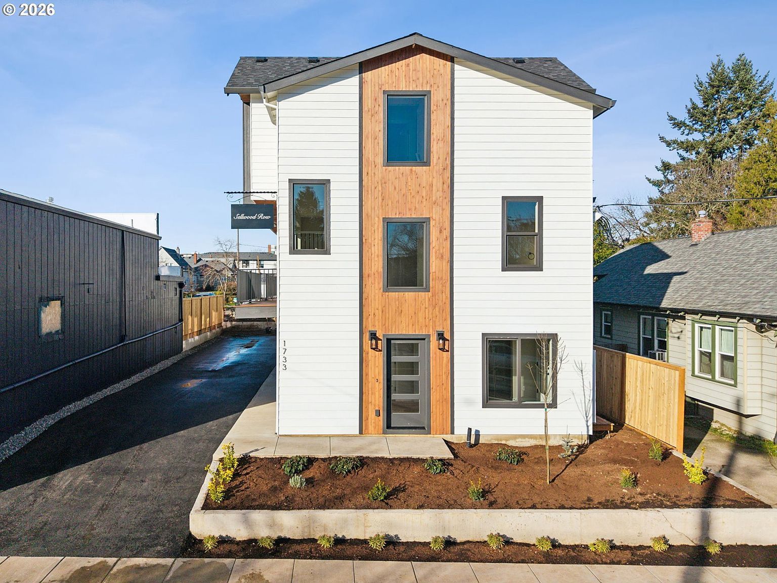 1733 SE Clatsop St Portland, OR 97202 - Thumbnail 2