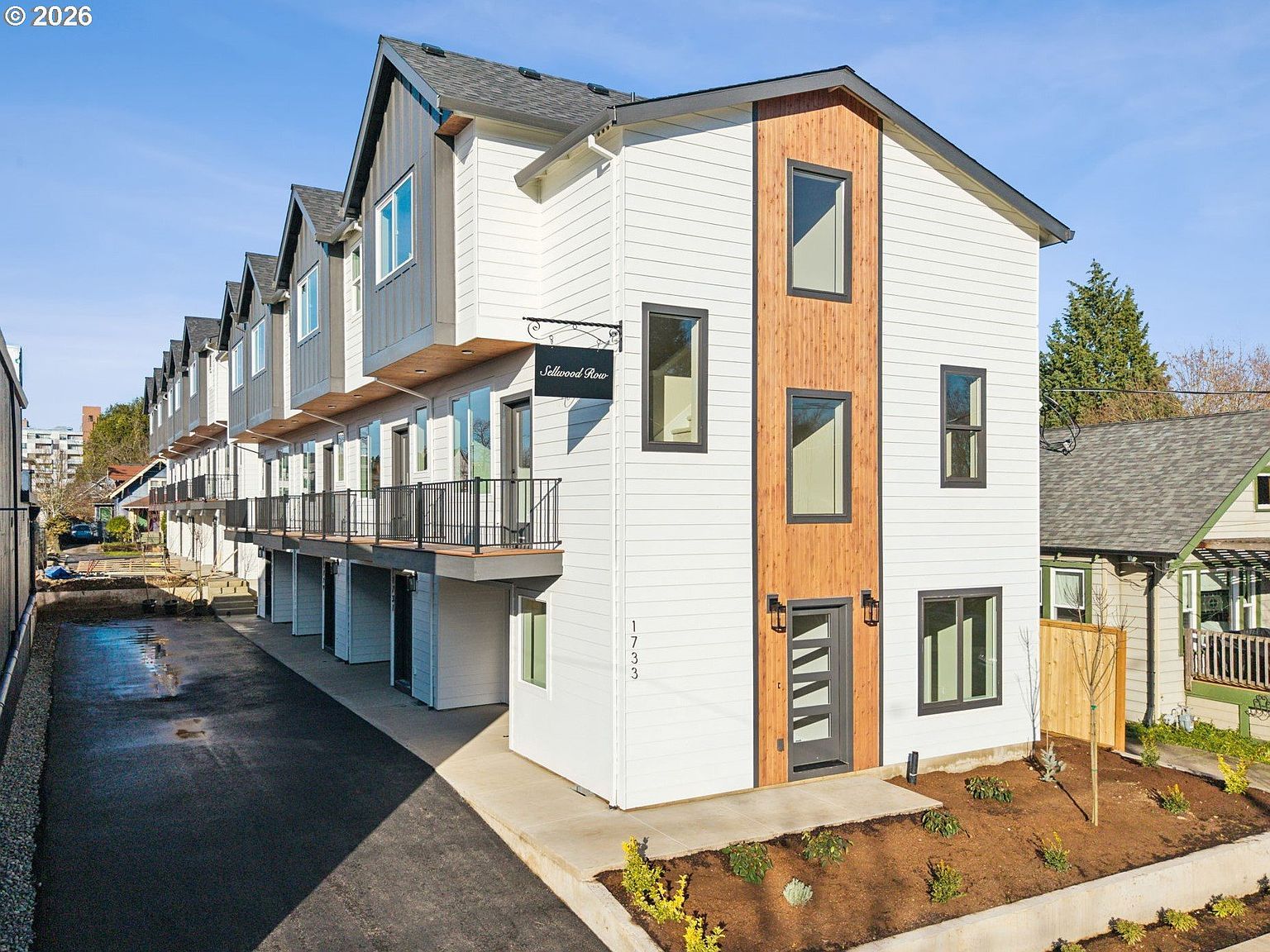 1731 SE Clatsop St Portland, OR 97202 - Thumbnail 2