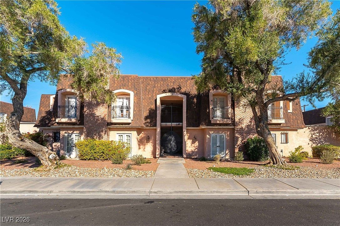 1301 E Saint Louis Ave #C Las Vegas, NV 89104 - Thumbnail 2