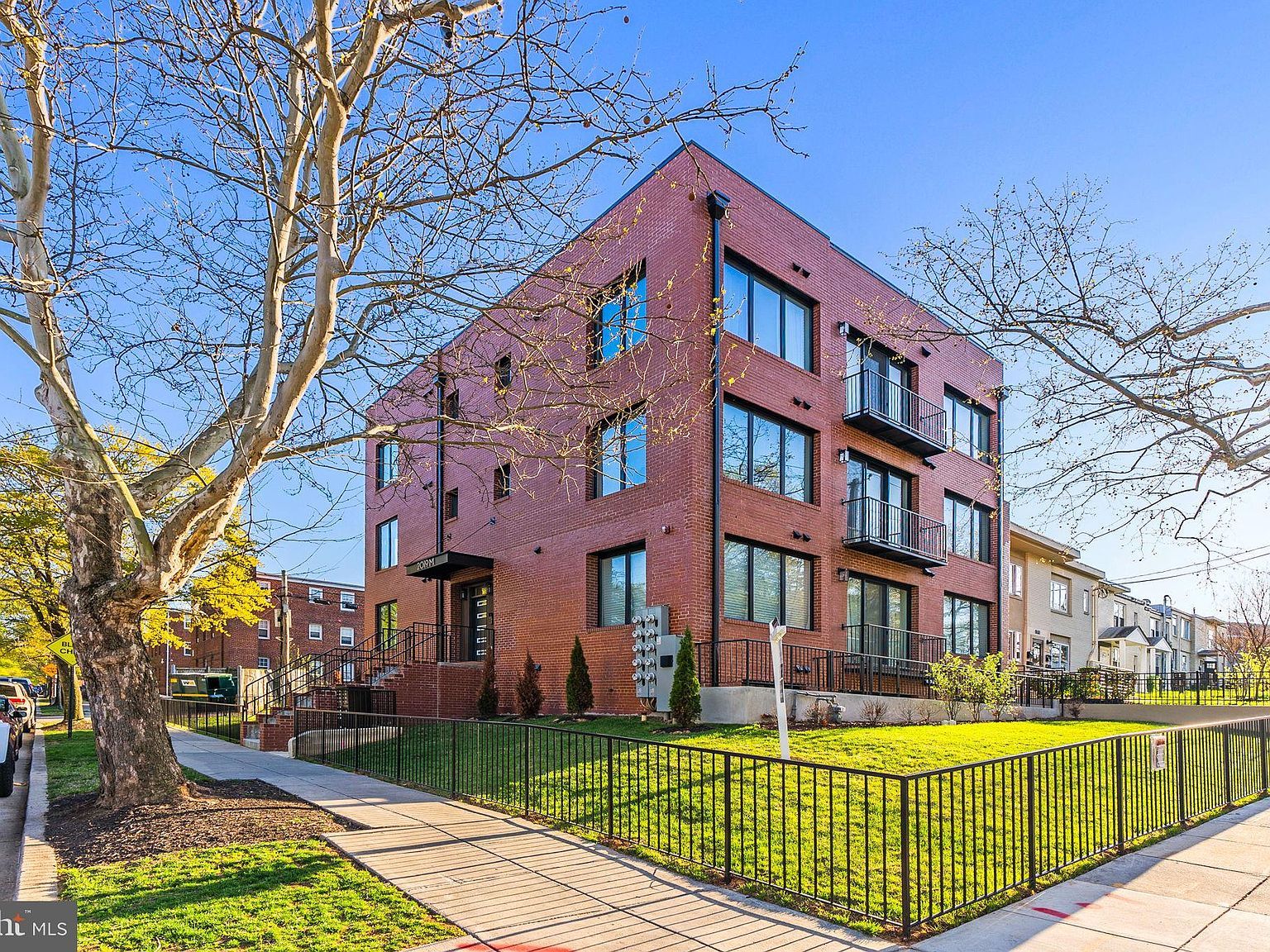 2019 M St NE #PENTHOUSE 9 Washington, DC 20002 - Thumbnail 2