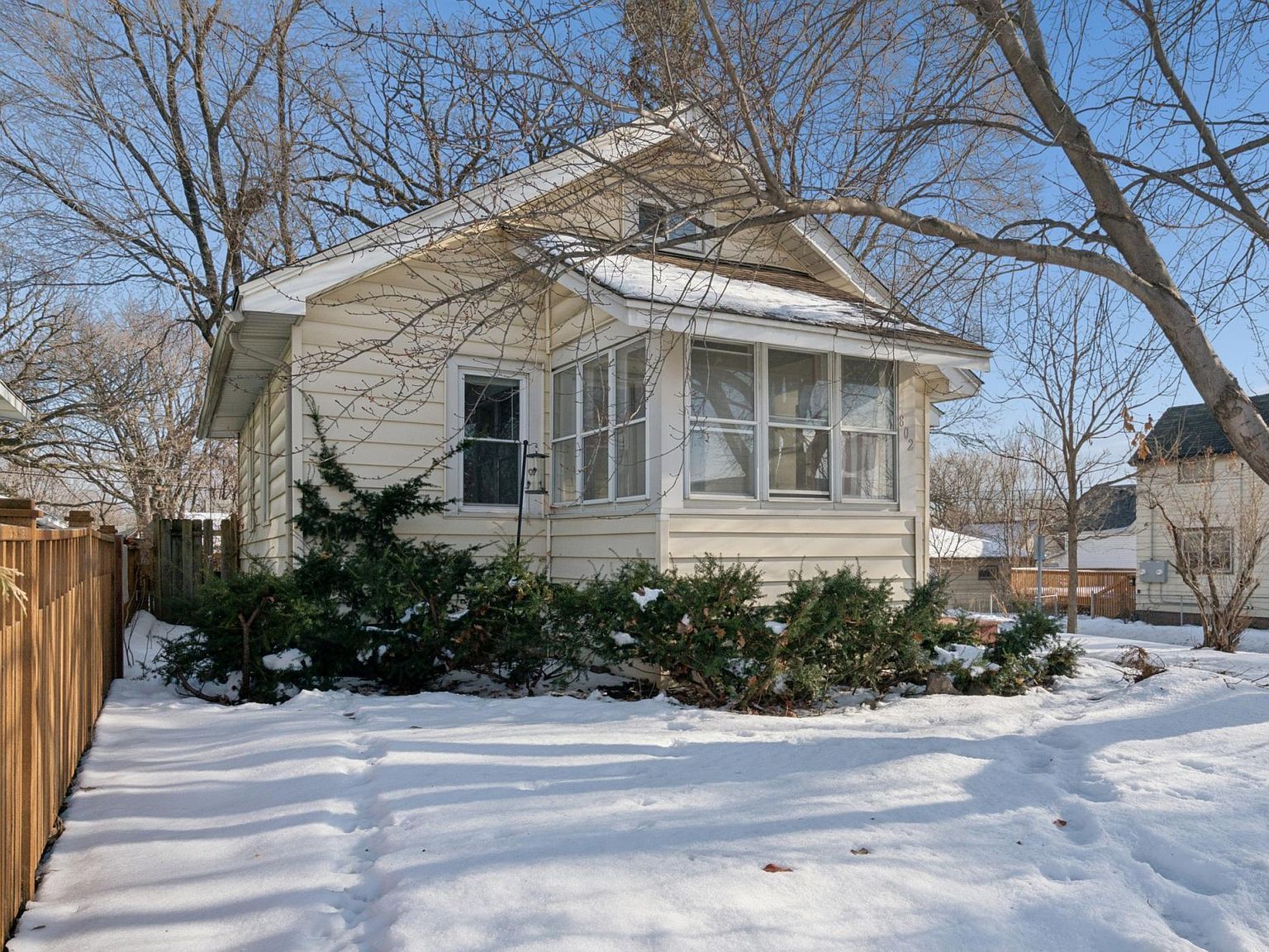 802 Howell St N Saint Paul, MN 55104 - Thumbnail 2