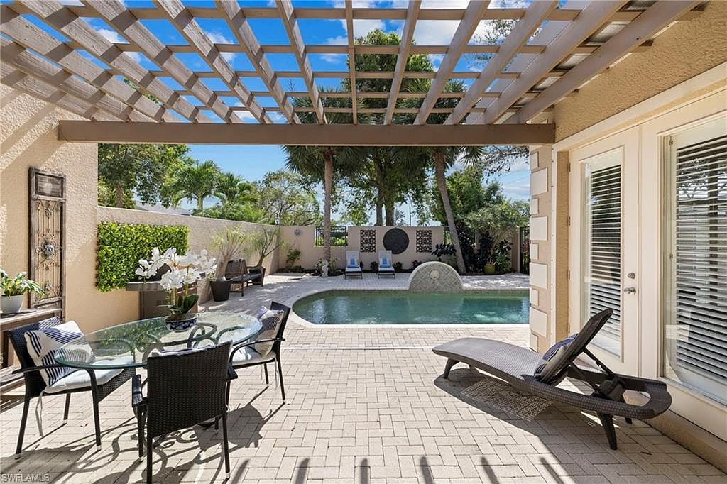 4840 W Boulevard Ct Naples, FL 34103 - Thumbnail 2