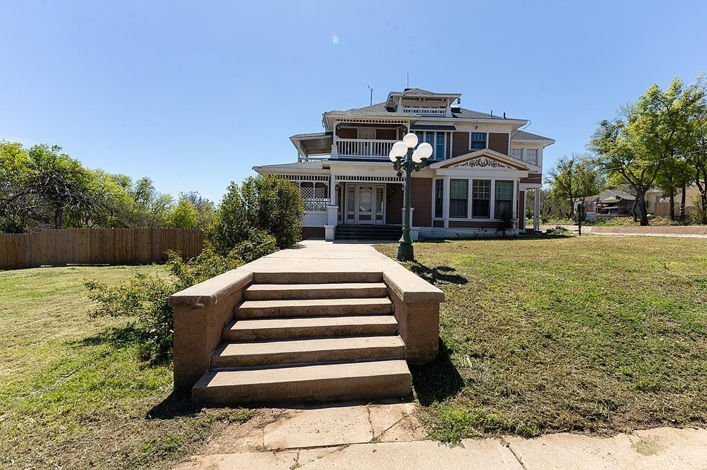 1115 Austin St Coleman, TX 76834 - Thumbnail 2