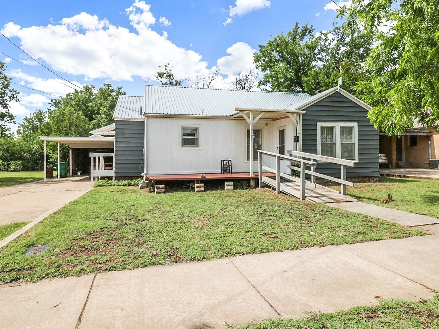 605 W Walnut St Coleman, TX 76834 - Thumbnail 2