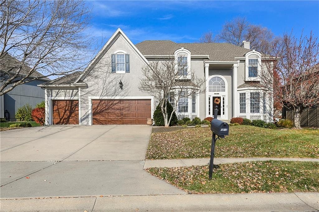 5102 W 161st Ter Overland Park, KS 66085 - Thumbnail 2