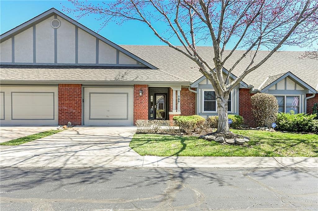 735 N Somerset Ter Olathe, KS 66062 - Thumbnail 2