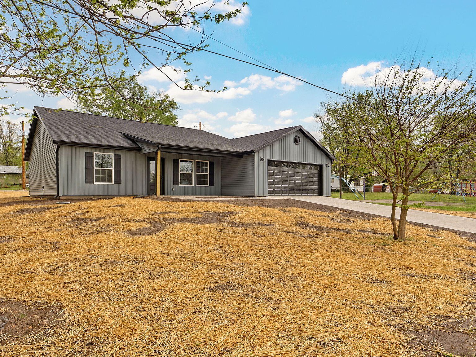 215 W Cofield St Aurora, MO 65605 - Thumbnail 2