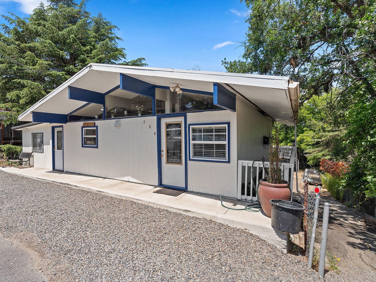 284 E Main St Eagle Pt, OR 97524 - Thumbnail 2