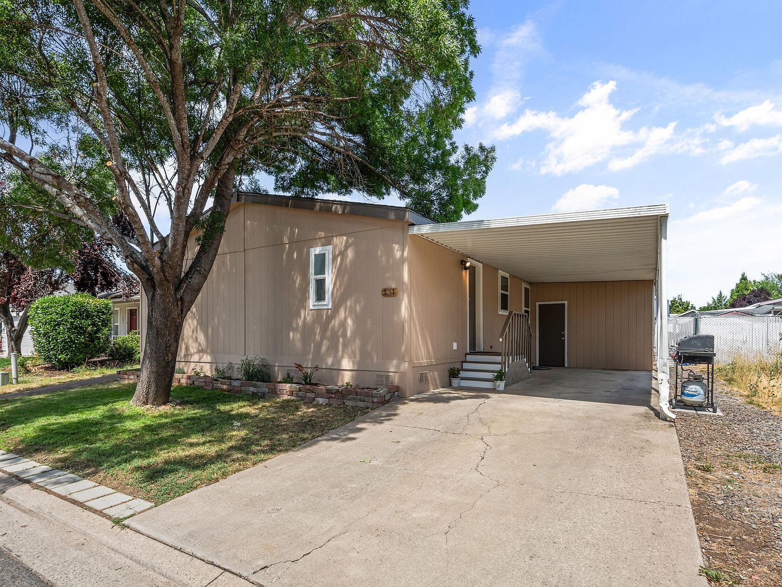 633 E Archwood Dr UNIT 131 Eagle Point, OR 97524 - Thumbnail 2