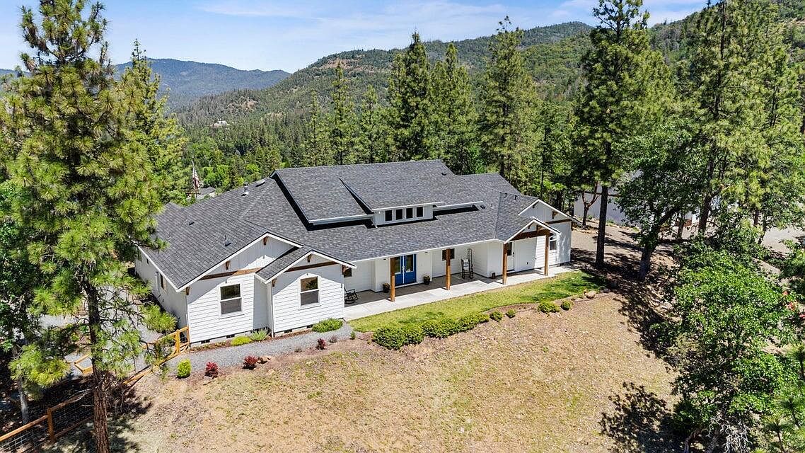 103 Summit Dr Shady Cove, OR 97539 - Thumbnail 2