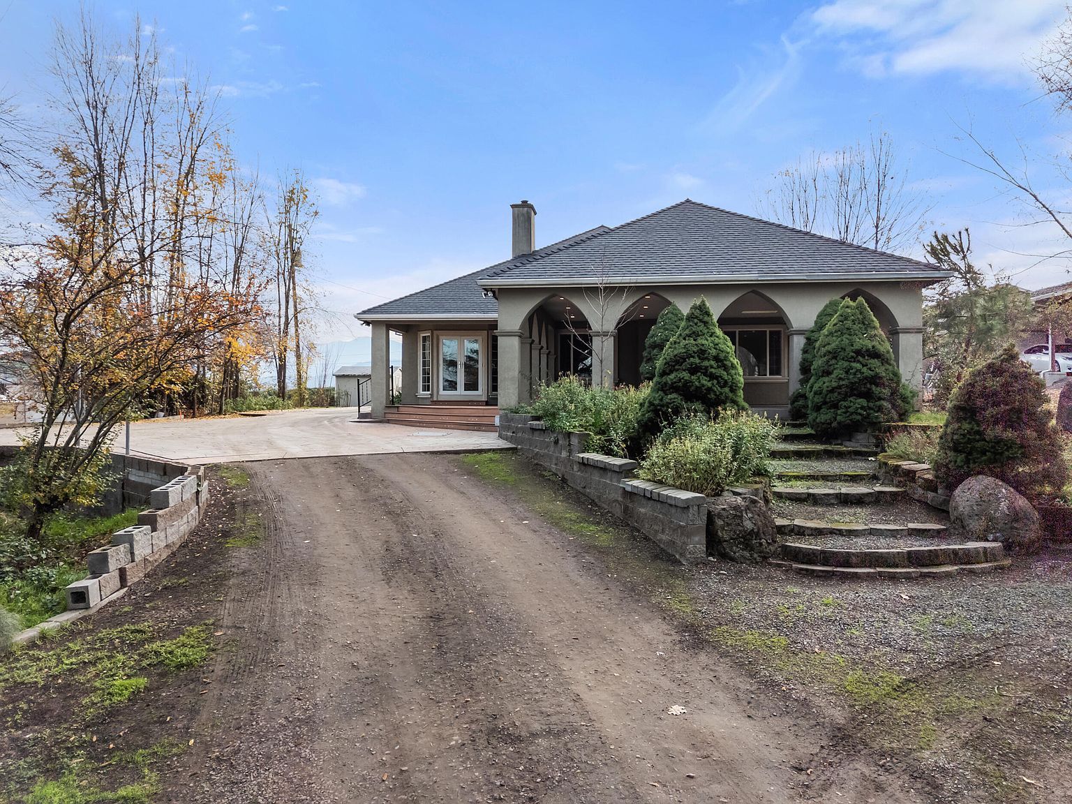 1924 Myers Ln Medford, OR 97501 - Thumbnail 2