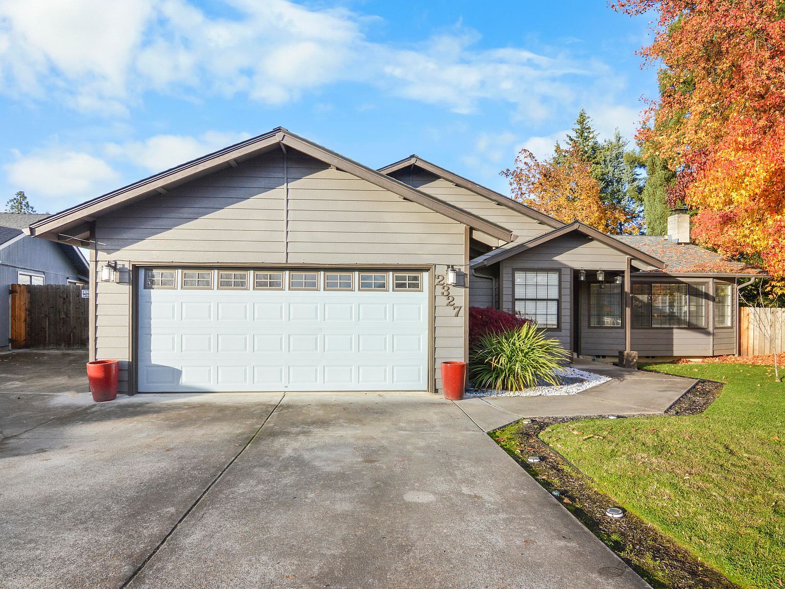 2327 Derry Ct Medford, OR 97504 - Thumbnail 2