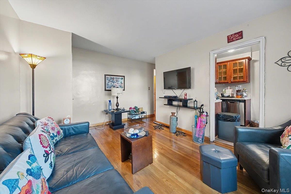 136-59 Jewel Ave #A Flushing, NY 11367 - Thumbnail 2