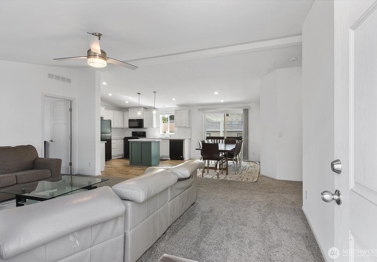 23708 Locust Way SPACE 64 Bothell, WA 98021 - Thumbnail 2