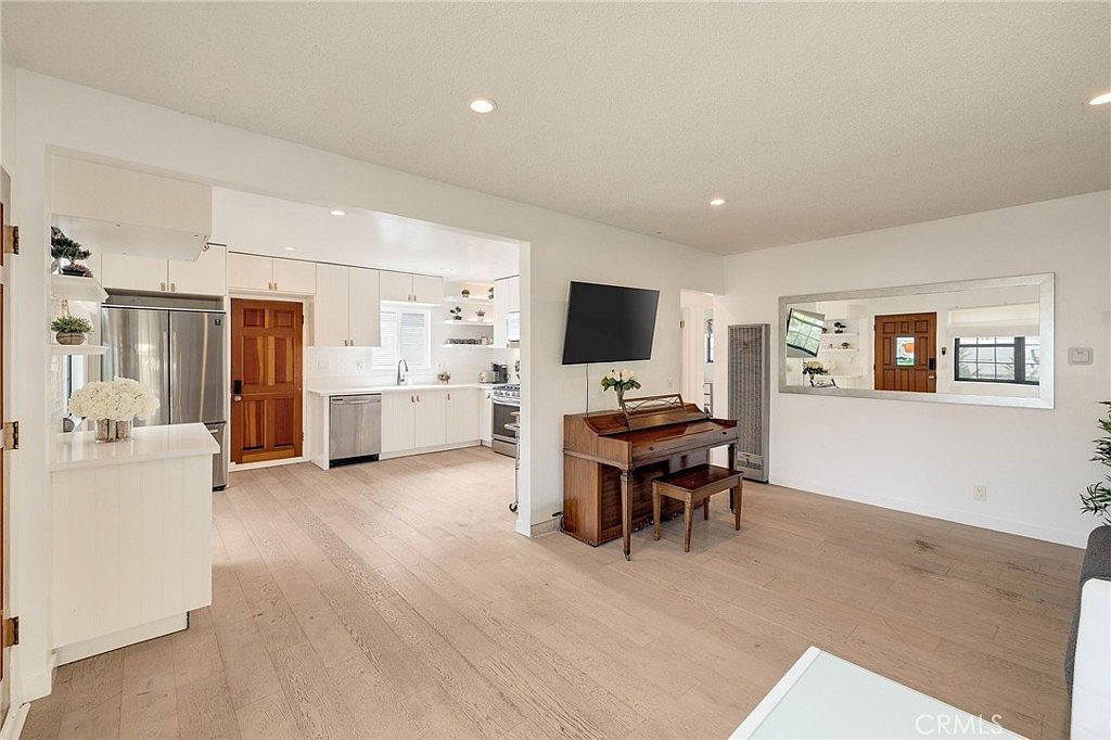 207 S Aviation Blvd Manhattan Beach, CA 90266 - Thumbnail 2