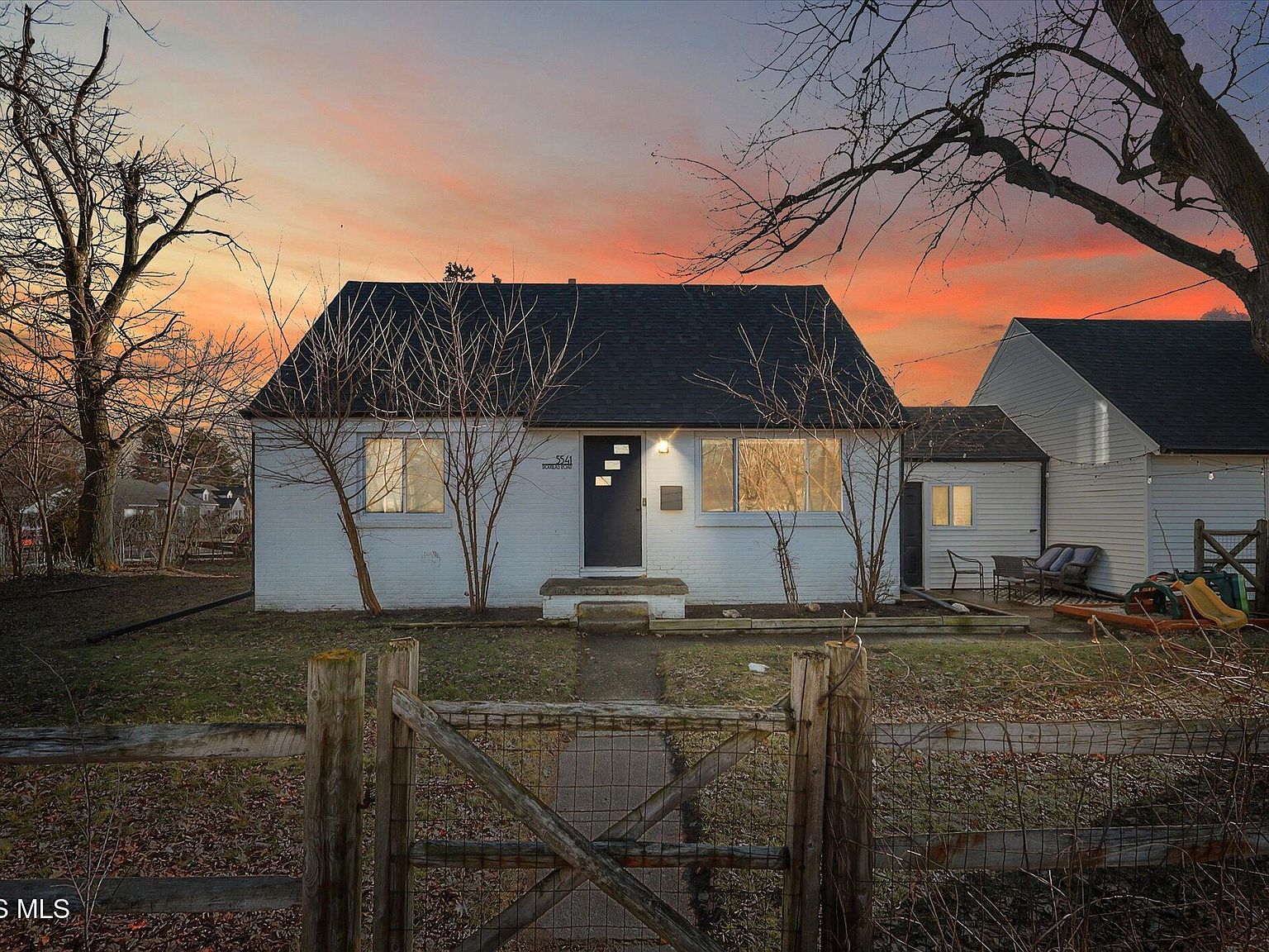 5541 Douglas Rd Toledo, OH 43613 - Thumbnail 2