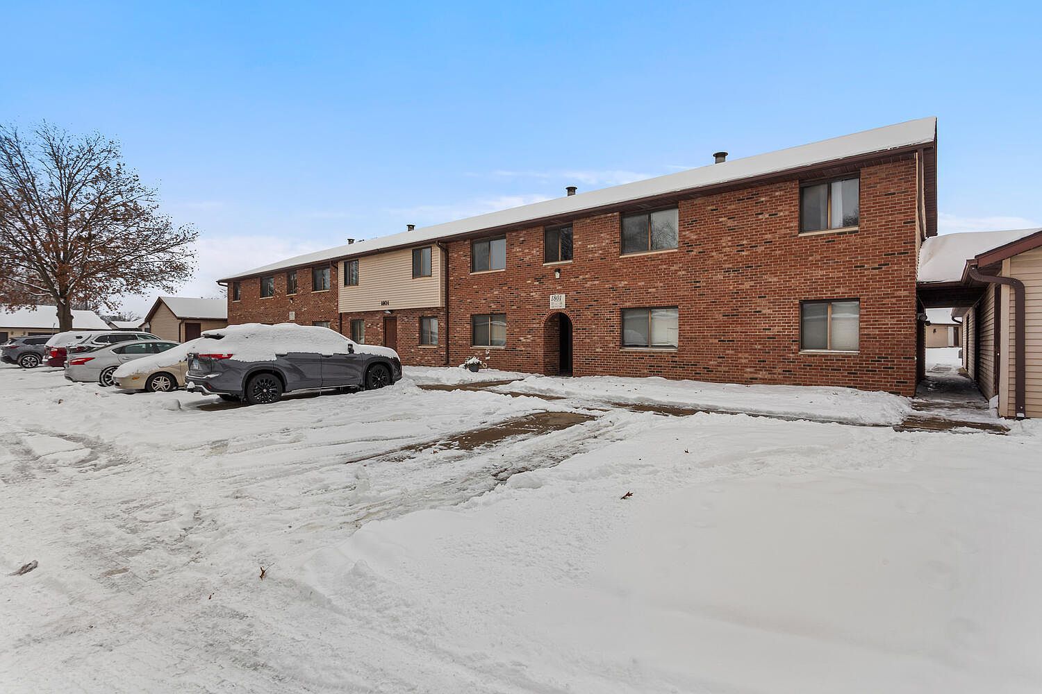 1801 Richardson Dr #7 Urbana, IL 61802 - Thumbnail 2