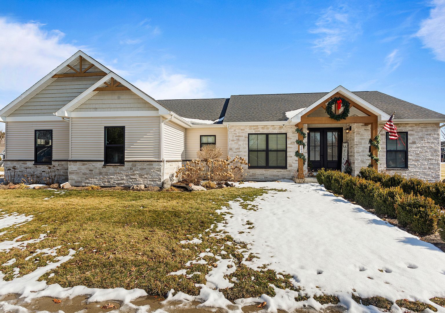 203 N Niles Ave Tuscola, IL 61953 - Thumbnail 2