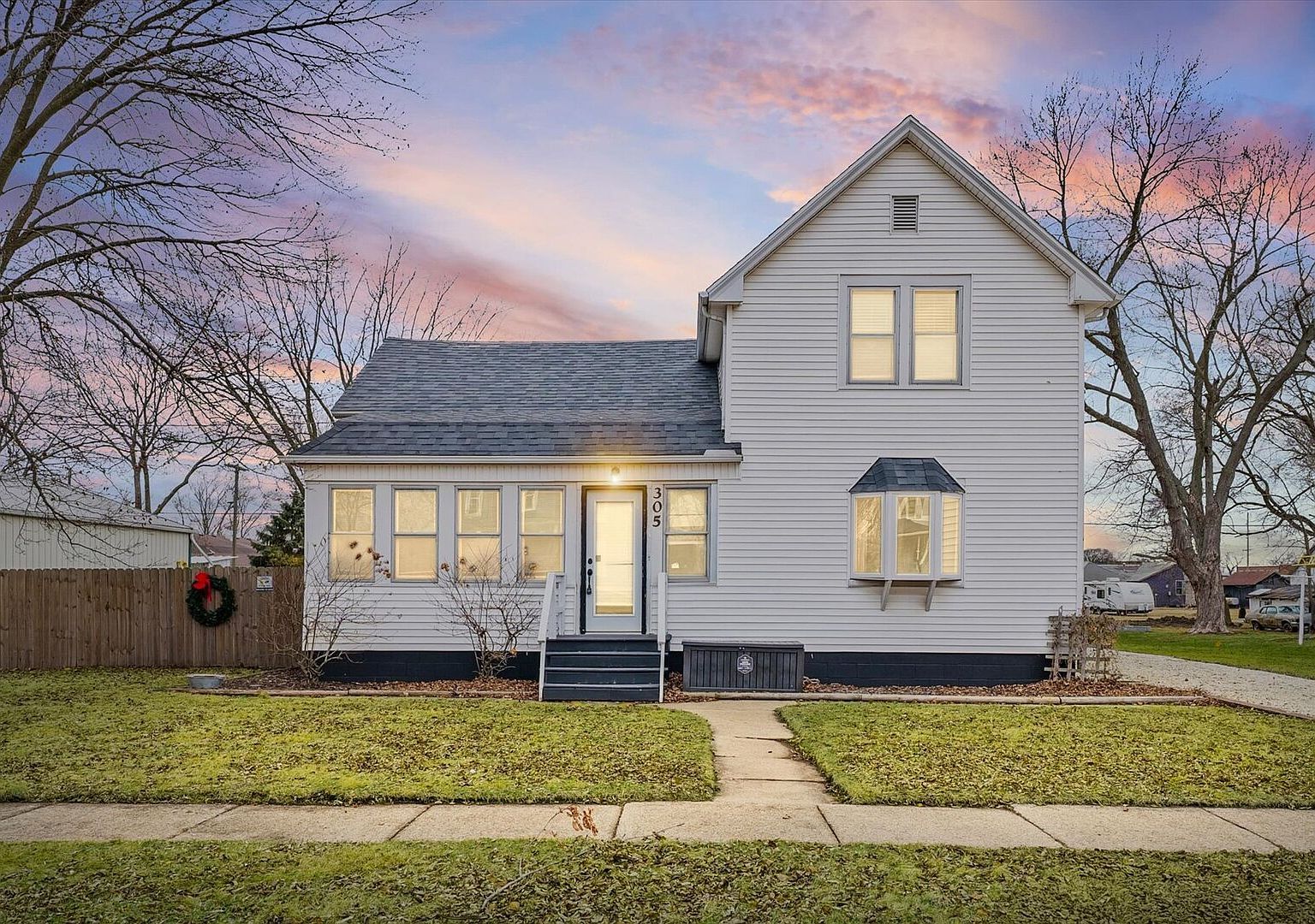 305 S Oak St Buckley, IL 60918 - Thumbnail 2