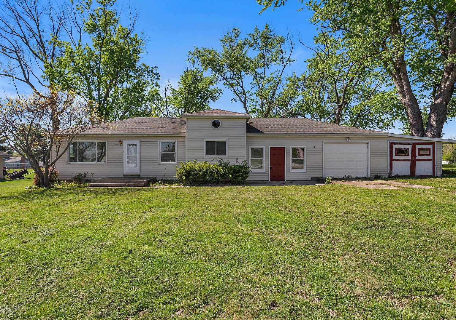 4931 E Glenwood Dr Decatur, IL 62521, 62521