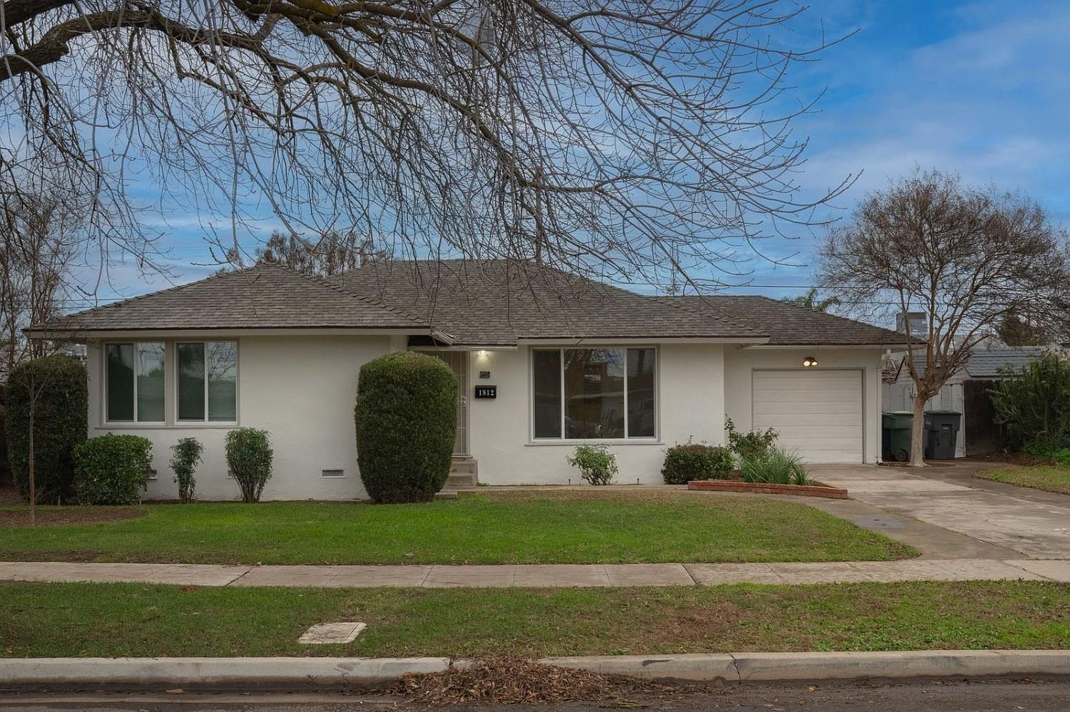 1812 W Bellaire Way Fresno, CA 93705 - Thumbnail 2