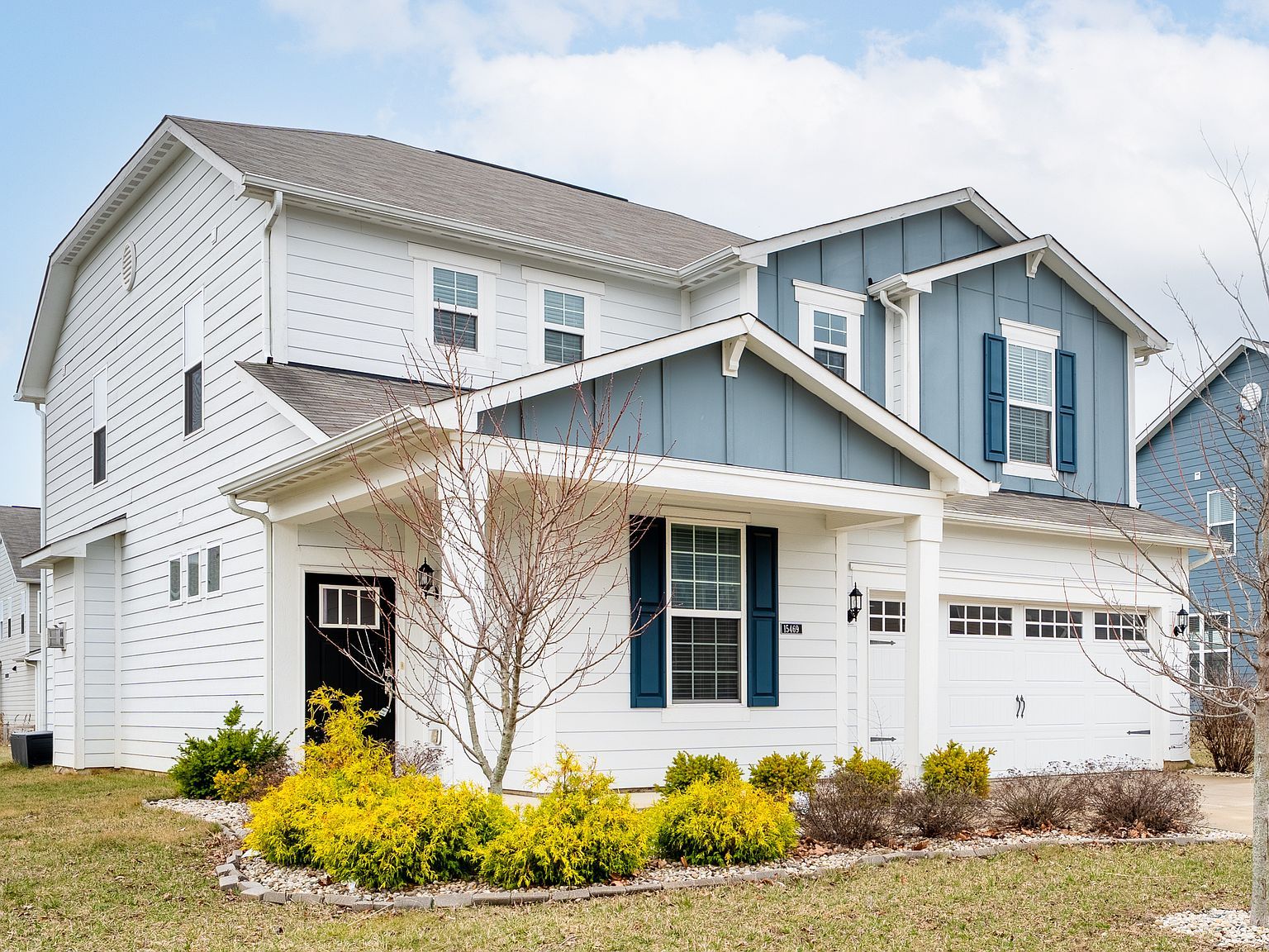 15469 Eastpark Cir W Fishers, IN 46037 - Thumbnail 2