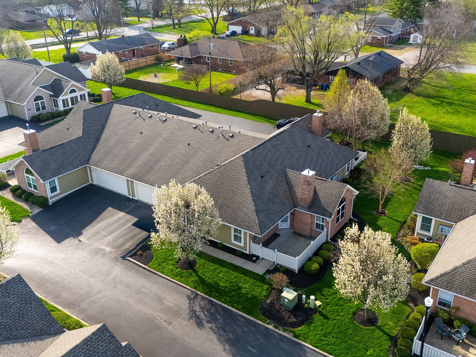 7335 Chapel Villas Ln Unit B Indianapolis, IN 46214  | Condominium