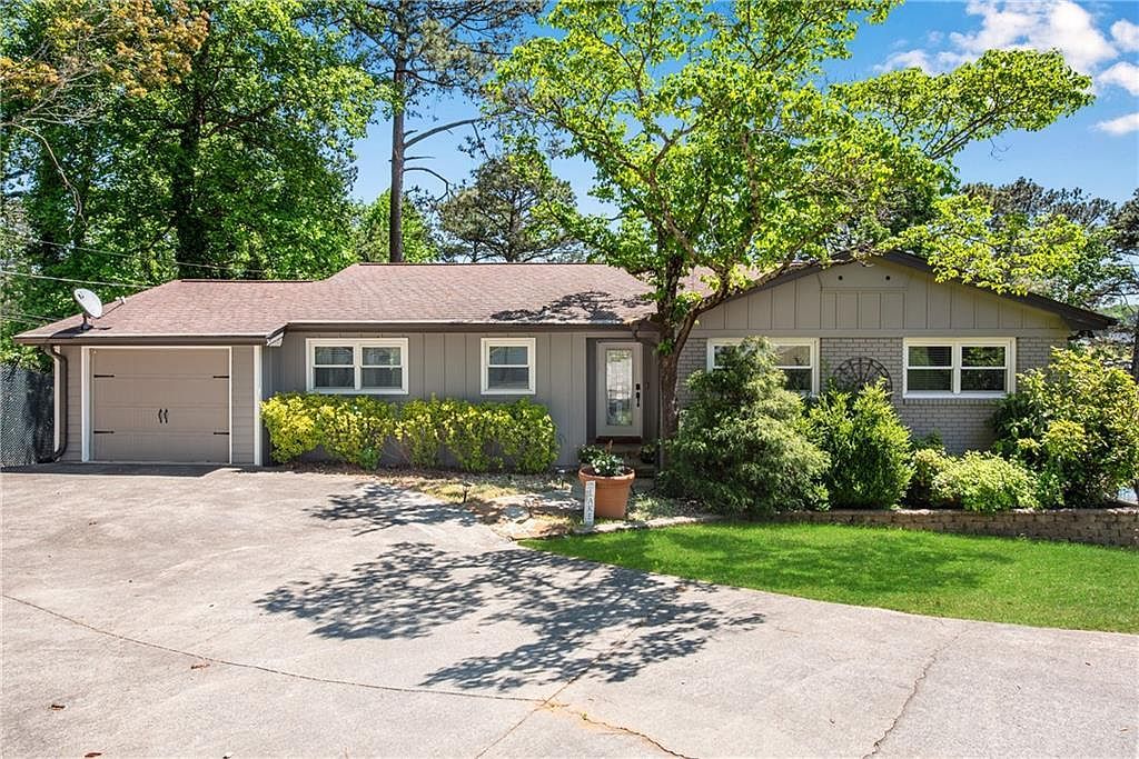 6275 Woodlake Dr Buford, GA 30518  | Single Family