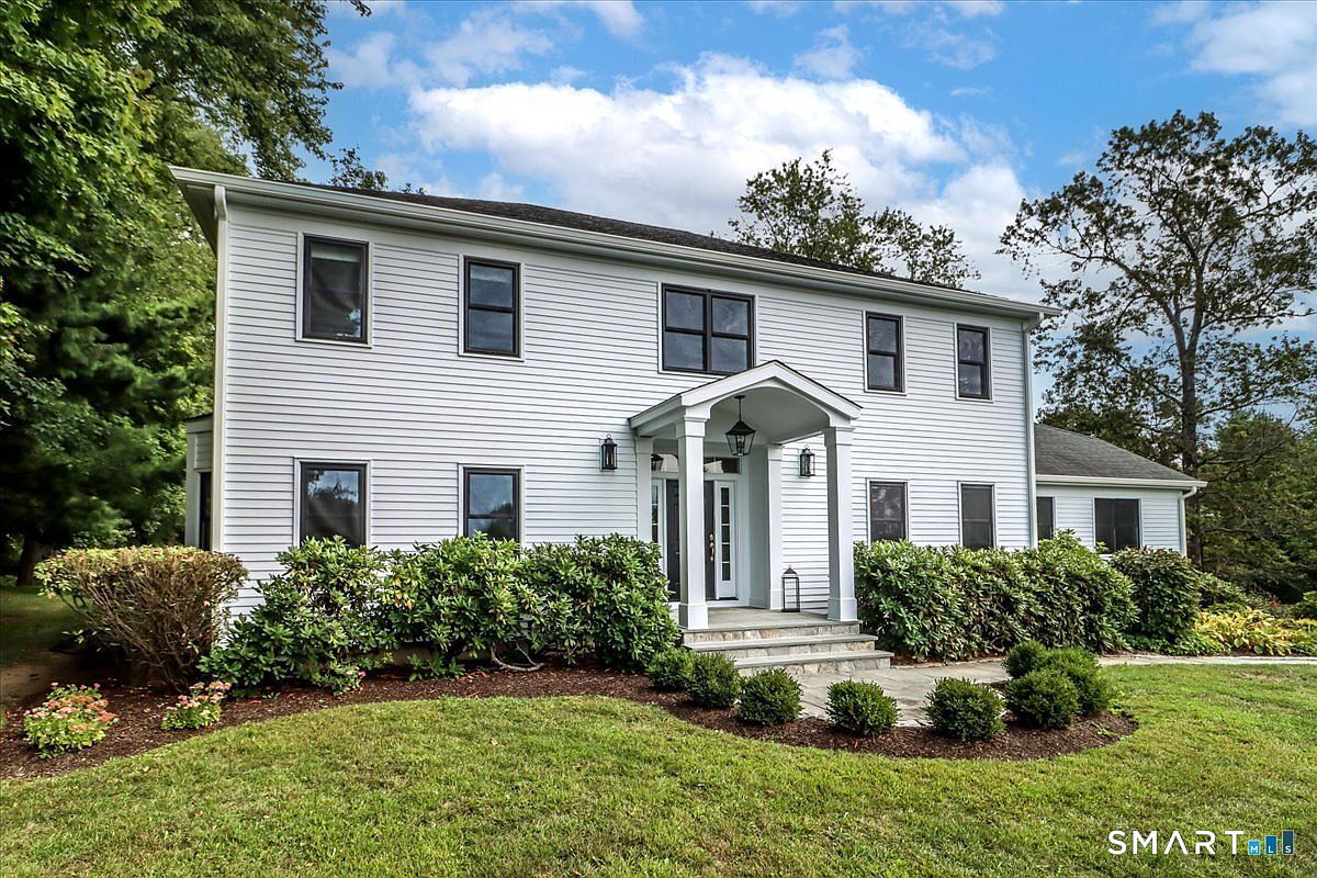 13 Old Castle Dr Newtown, CT 06470  | Single Family