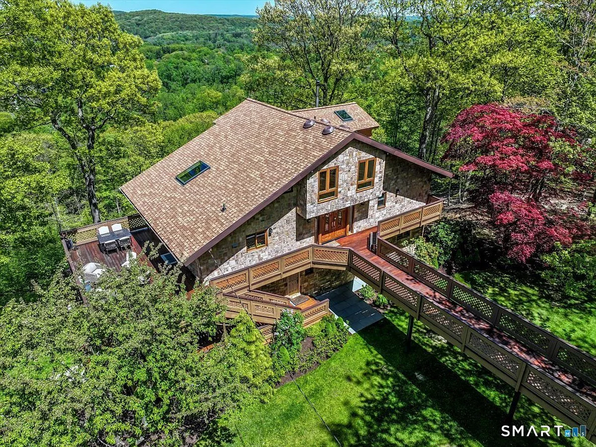10 Hillcrest Ct Ridgefield, CT 06877 | Single Family