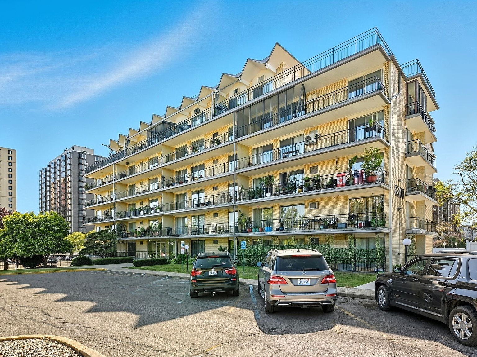 8300 E Jefferson Ave #406 Detroit, MI 48214 - Thumbnail 2