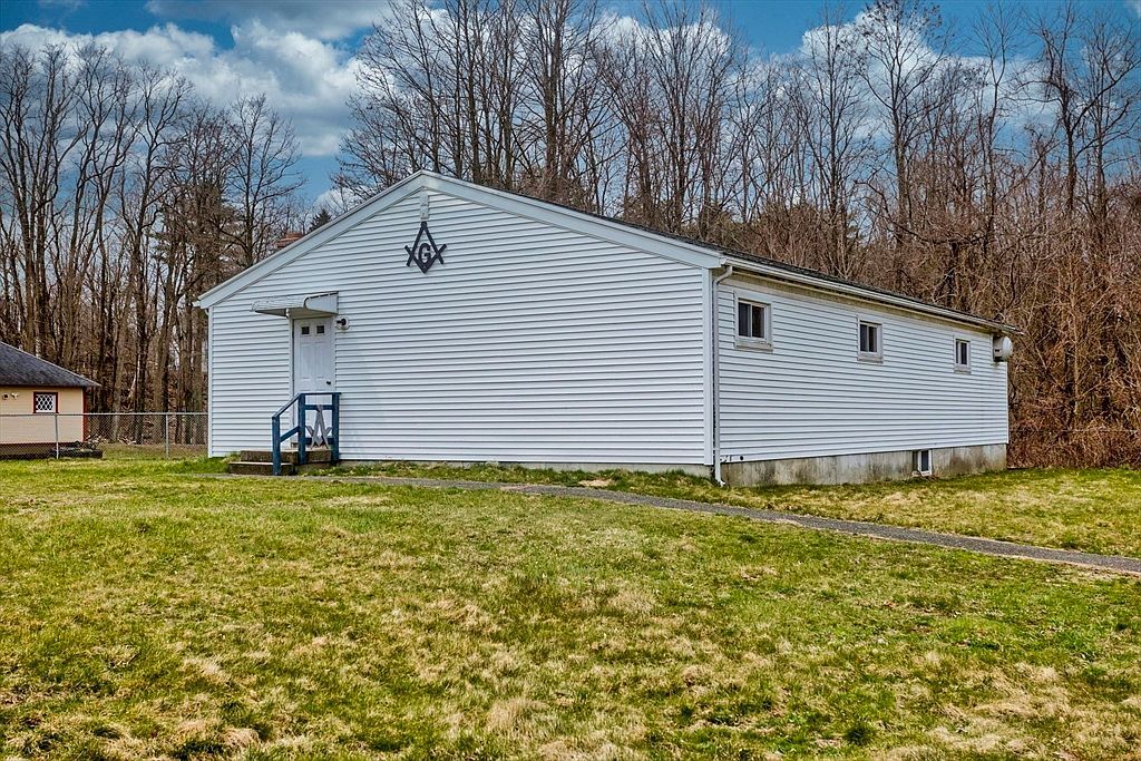 80 Pleasant St Ware, MA 01082 - Thumbnail 2