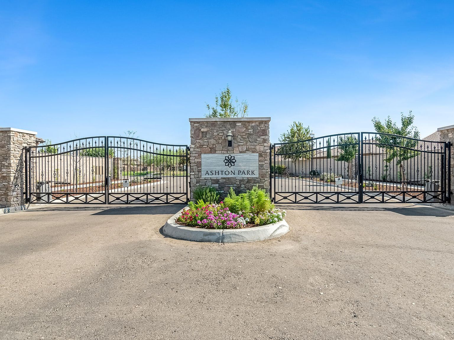 3238 N Rova Ct Visalia, CA 93291 - Thumbnail 2