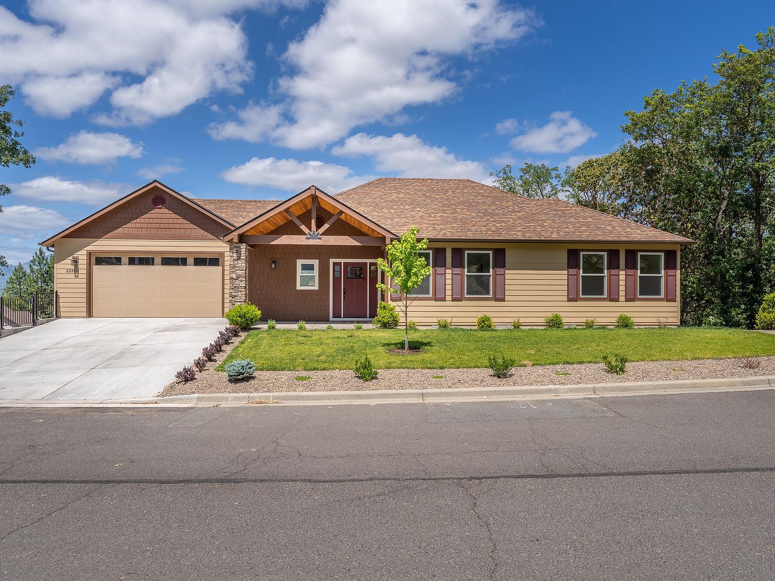 2231 SE Linden Ln Grants Pass, OR 97527 - Thumbnail 2