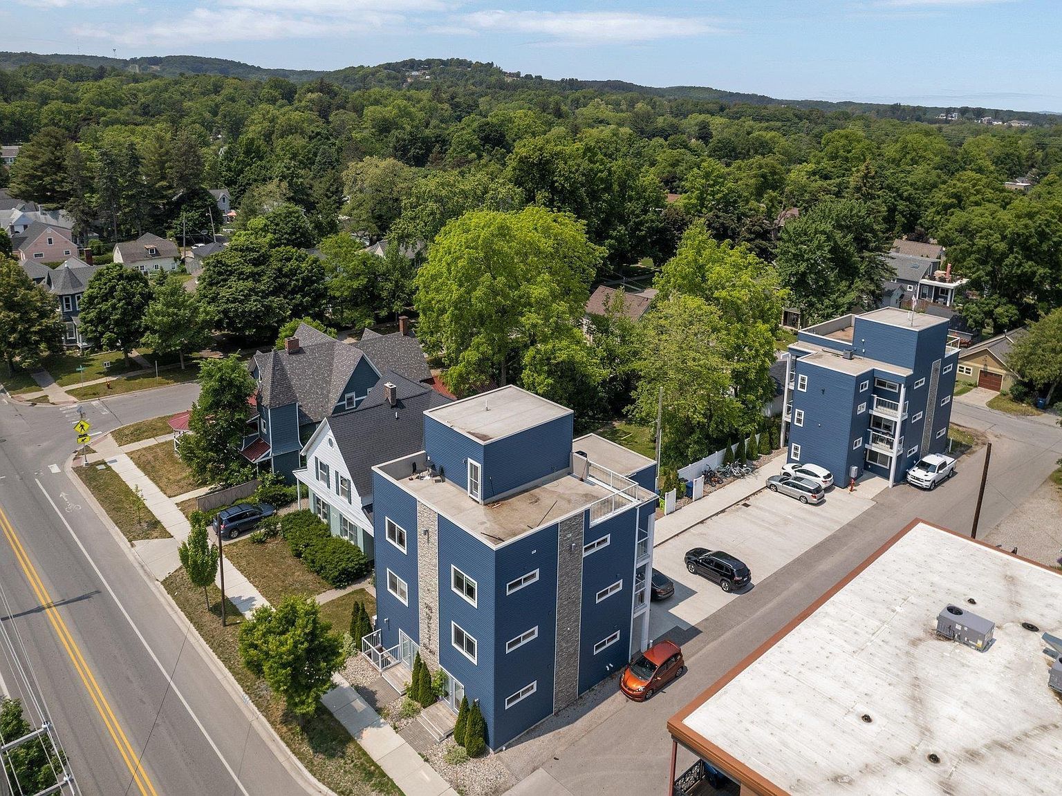 918 W Front St #1-5-7 Traverse City, MI 49684 - Thumbnail 2