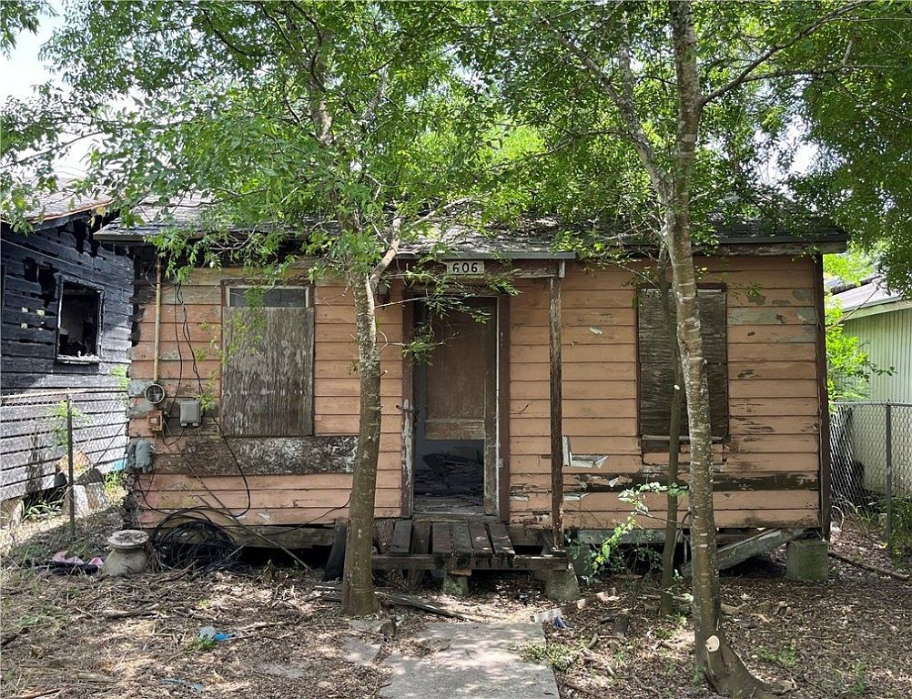 606 Nebraska St Robstown, TX 78380 - Thumbnail 2