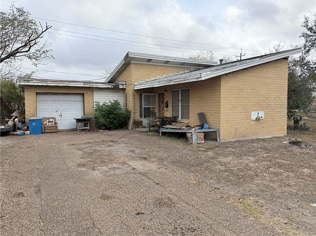1102 Lawndale Dr Kingsville, TX 78363 - Thumbnail 2