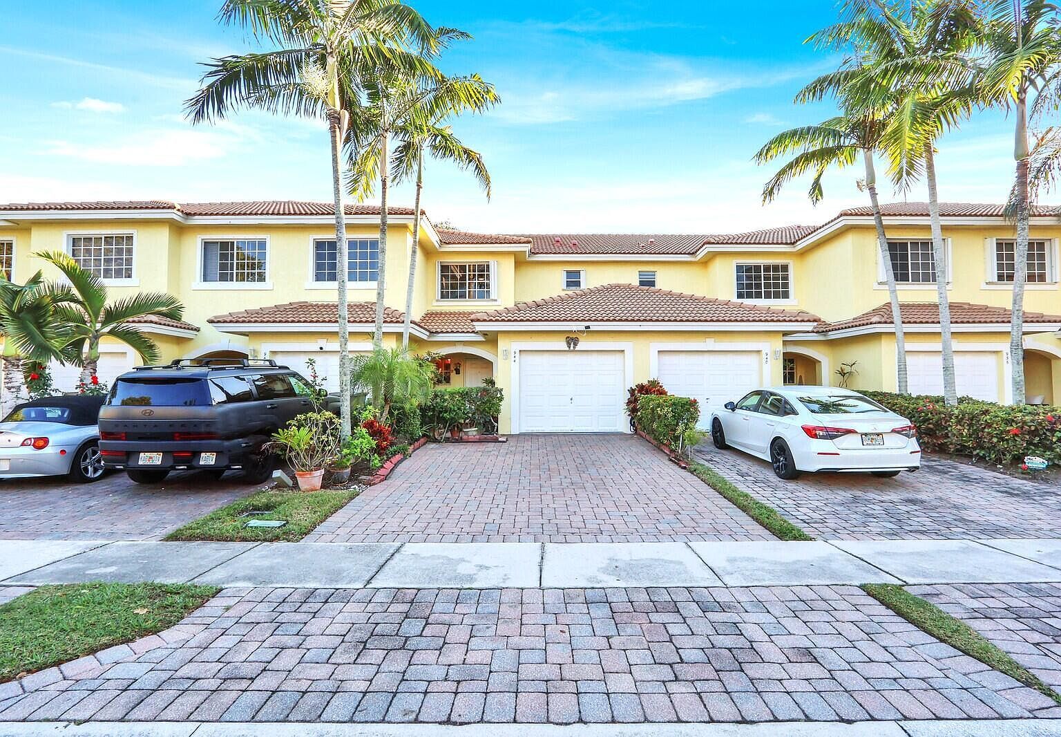 944 Imperial Lake Rd West Palm Beach, FL 33413 - Thumbnail 2
