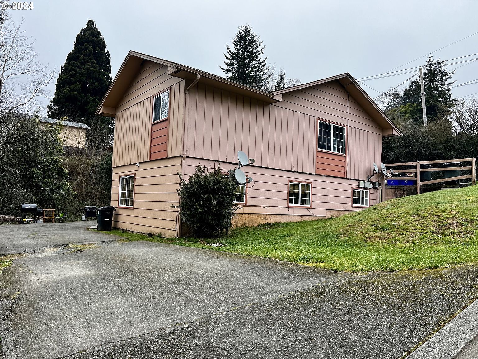 589 10th Ave Coos Bay, OR 97420 - Thumbnail 2