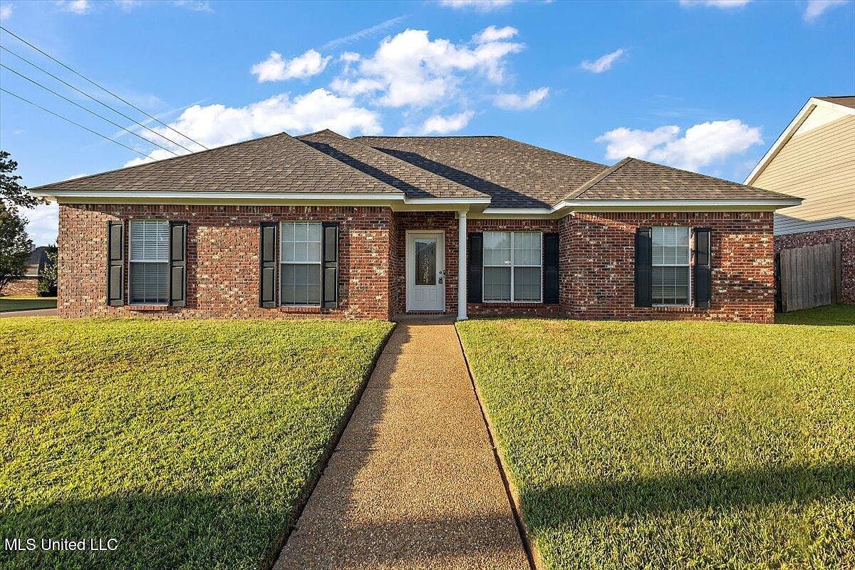 220 White Oak Pl Pearl, MS 39208  | Single Family