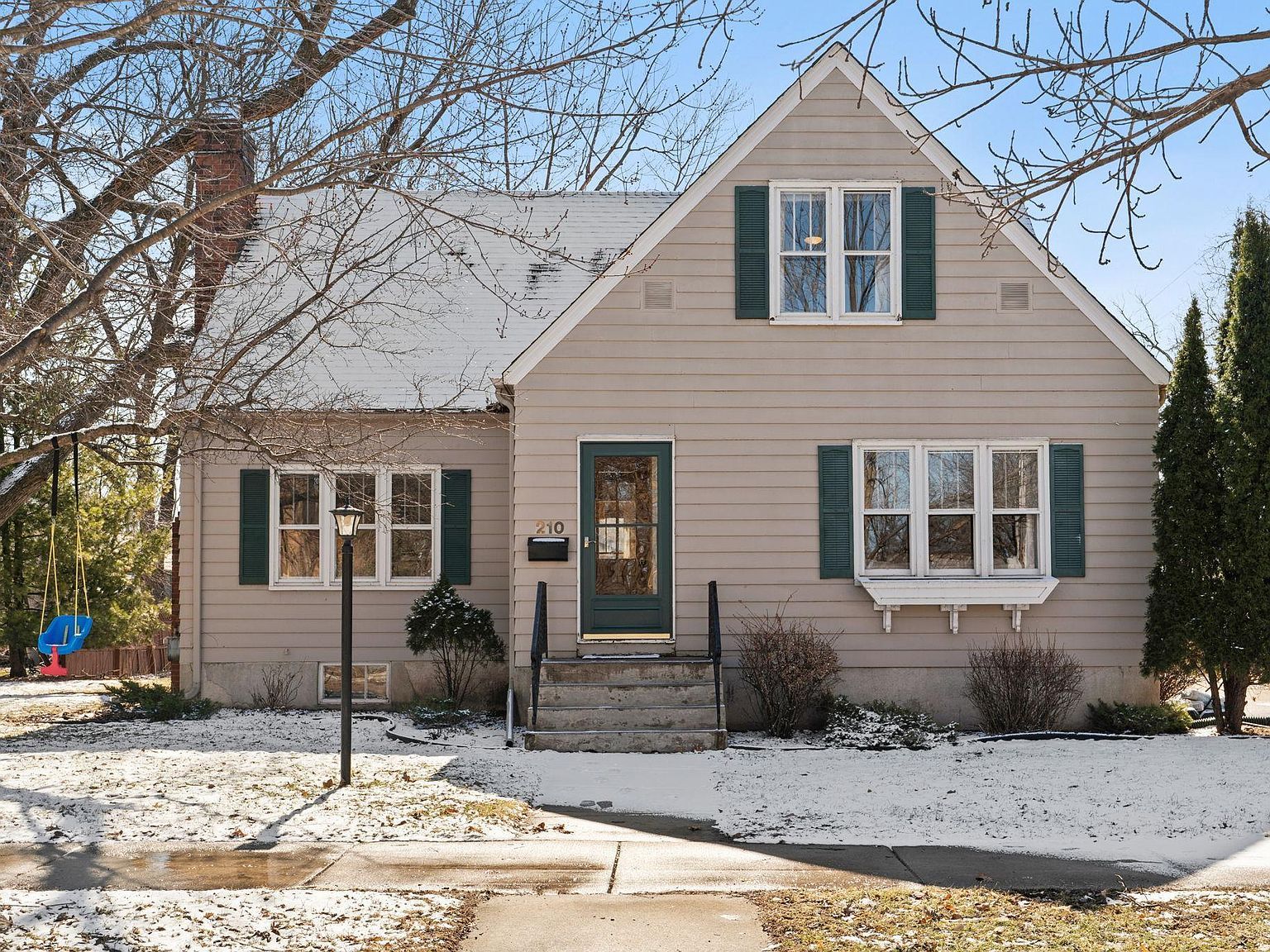 210 1st St E Chaska, MN 55318 - Thumbnail 2