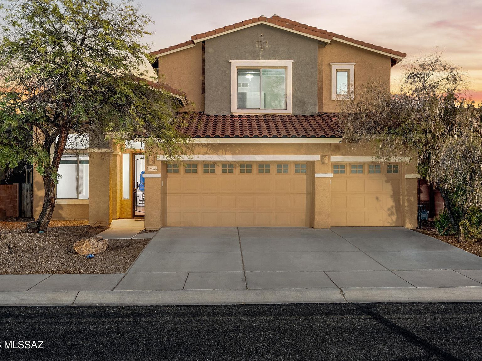 8286 N Amber Burst Dr Tucson, AZ 85743 - Thumbnail 2