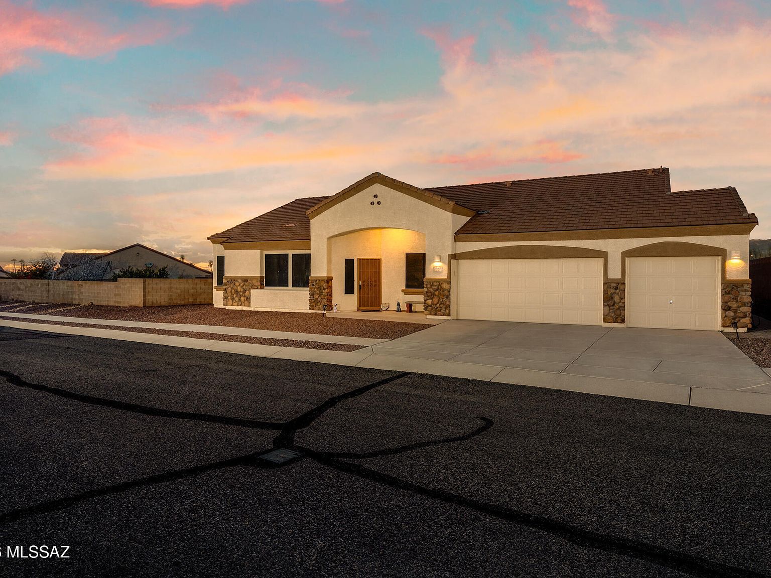 10151 E Corte Madera Fina Tucson, AZ 85730 - Thumbnail 2