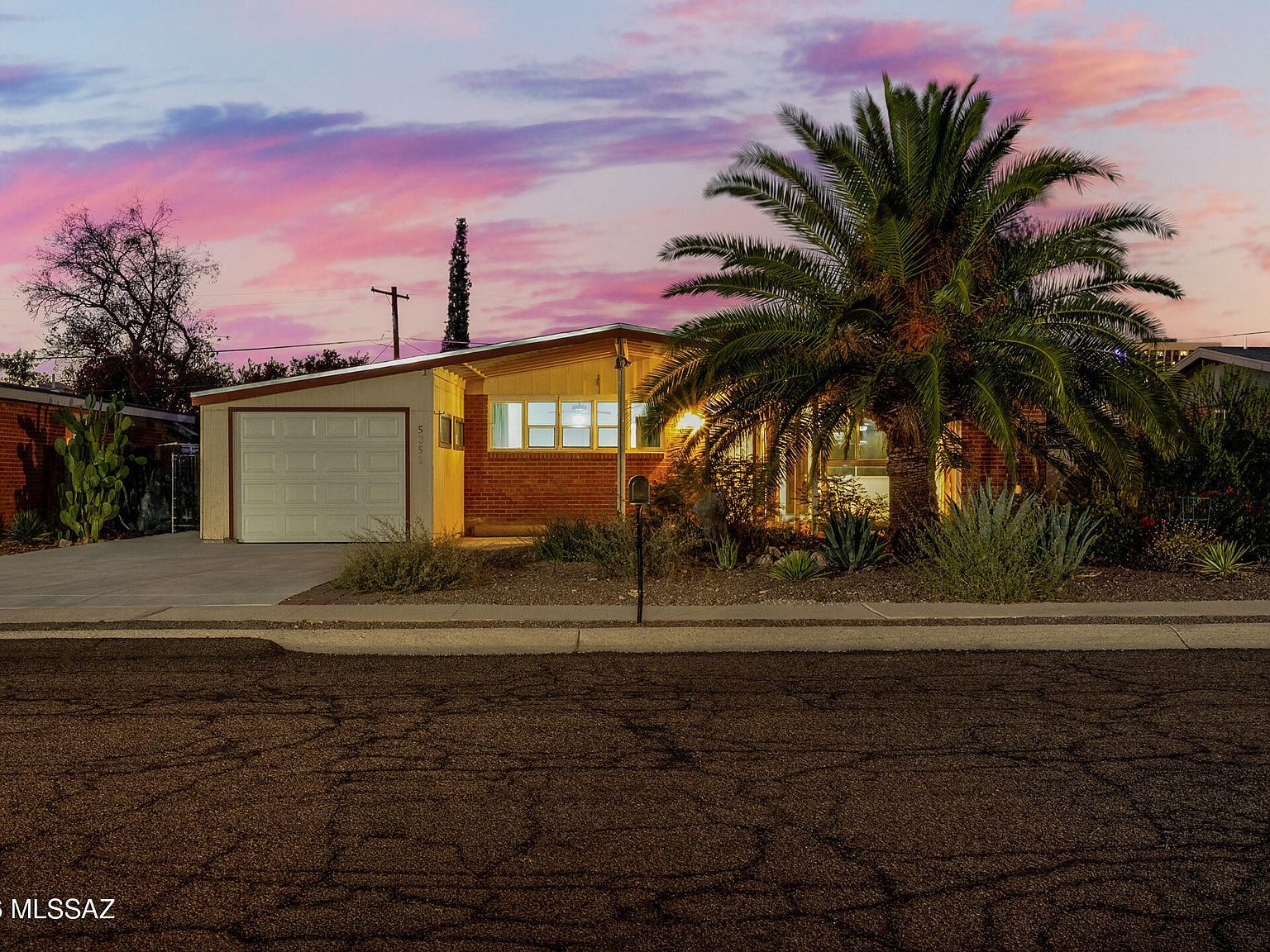 5051 E Julia St Tucson, AZ 85711 - Thumbnail 2