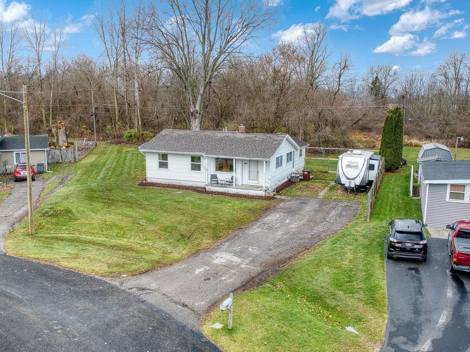 2369 Linden Ct Adrian, MI 49221 - Thumbnail 2