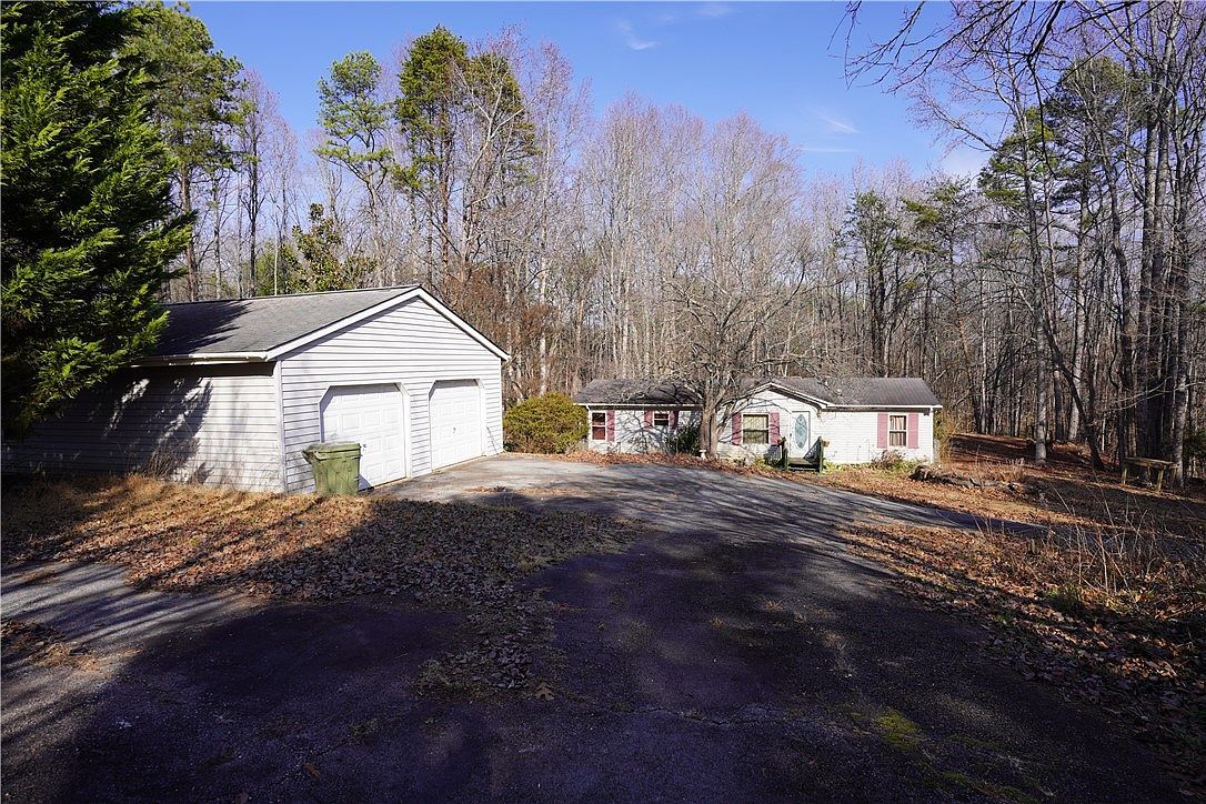 445 Brandy Ln Pickens, SC 29671 - Thumbnail 2