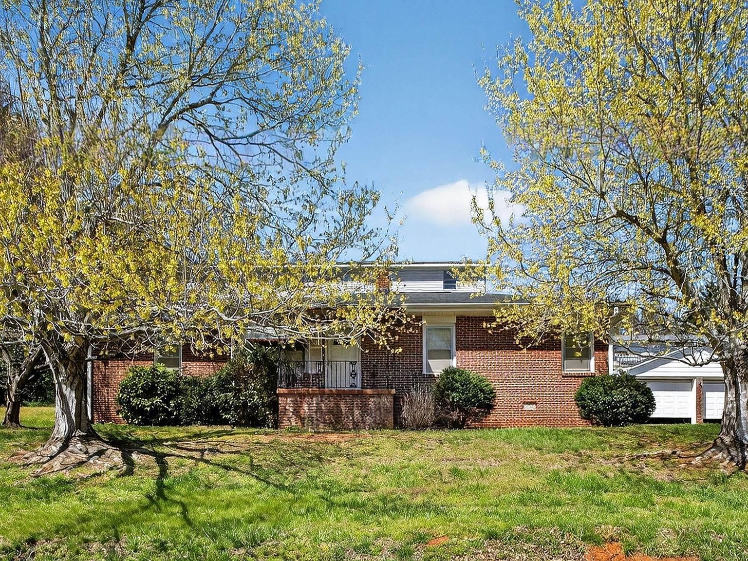 8 Abelia Dr Greenville, SC 29617  | Single Family